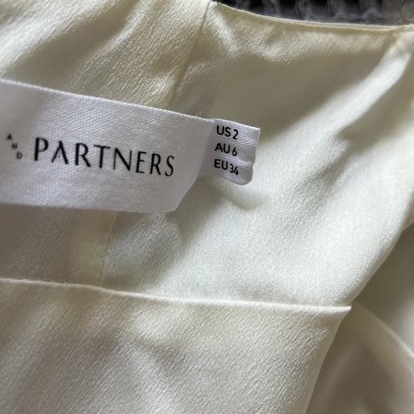 Ivory - Fame & Partners (Brand New, Never worn) Gown - Picture 5 of 11